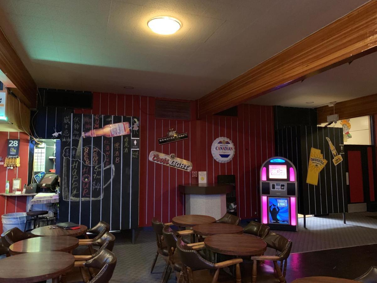 Manitou Motor Inn Buitenkant foto