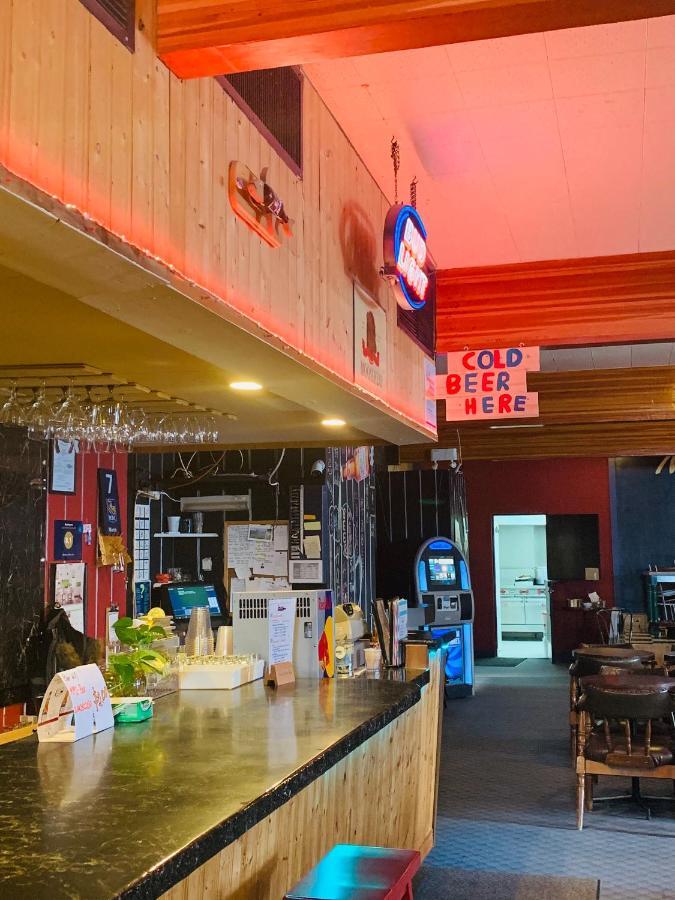 Manitou Motor Inn Buitenkant foto