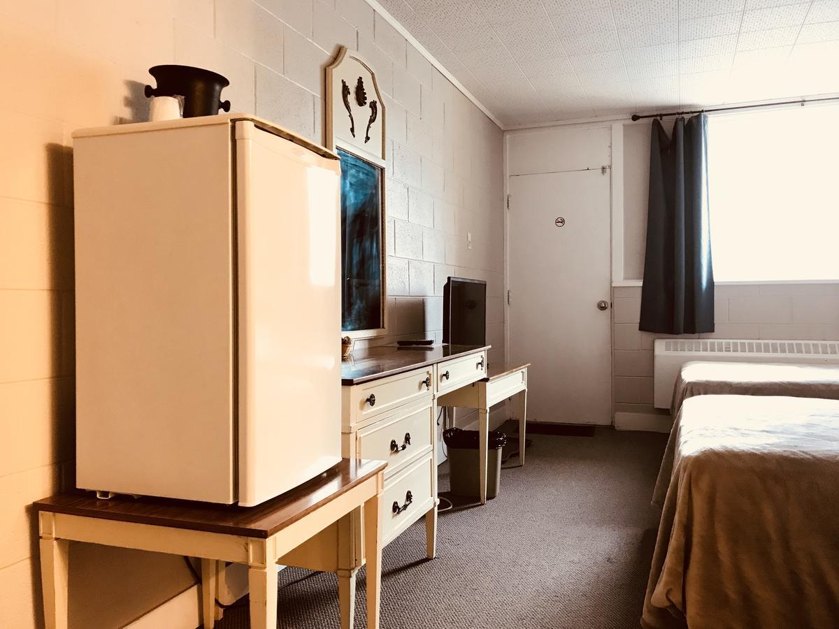 Manitou Motor Inn Buitenkant foto