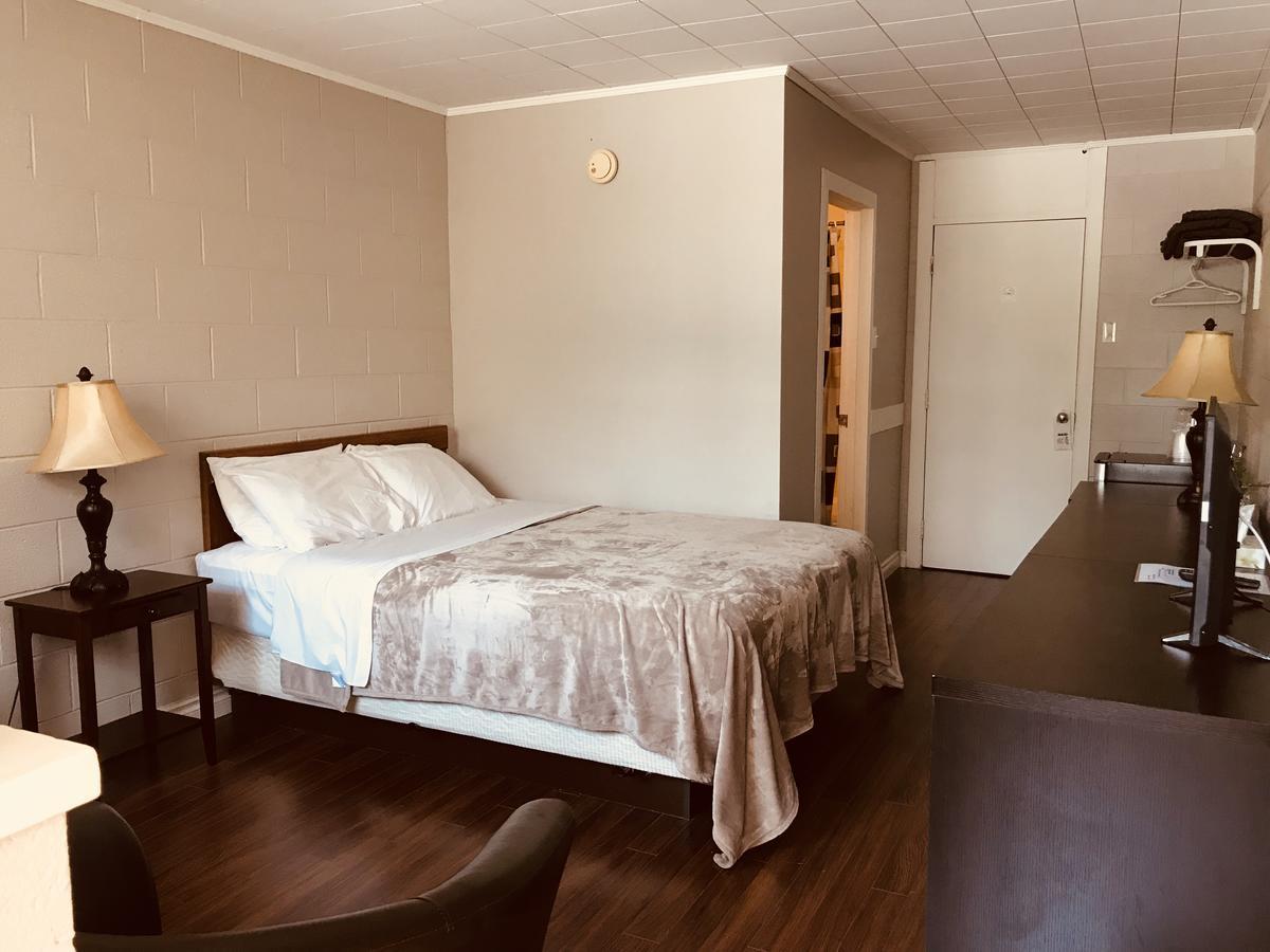 Manitou Motor Inn Buitenkant foto